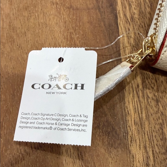 Coach Cream Wallet with Minnie Mouse Design NWT NIB - Picture 3 of 7